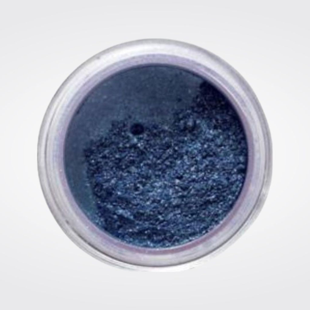 A shimmering loose eyeshadow with ultra-fine sparkling particles to intensify any eye look.