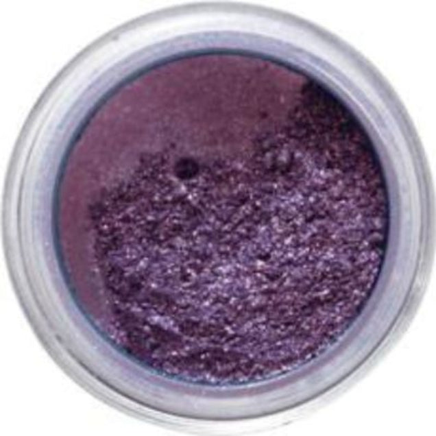 A shimmering loose eyeshadow with ultra-fine sparkling particles to intensify any eye look.